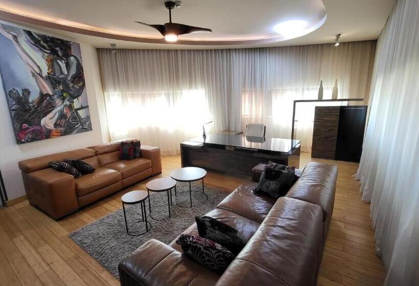 سوئیت پنت هاوس, Design Hotel Mr President