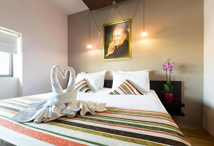 سوئیت پنت هاوس, Design Hotel Mr President