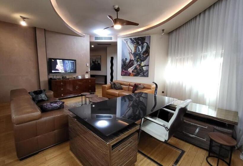 سوئیت پنت هاوس, Design Hotel Mr President