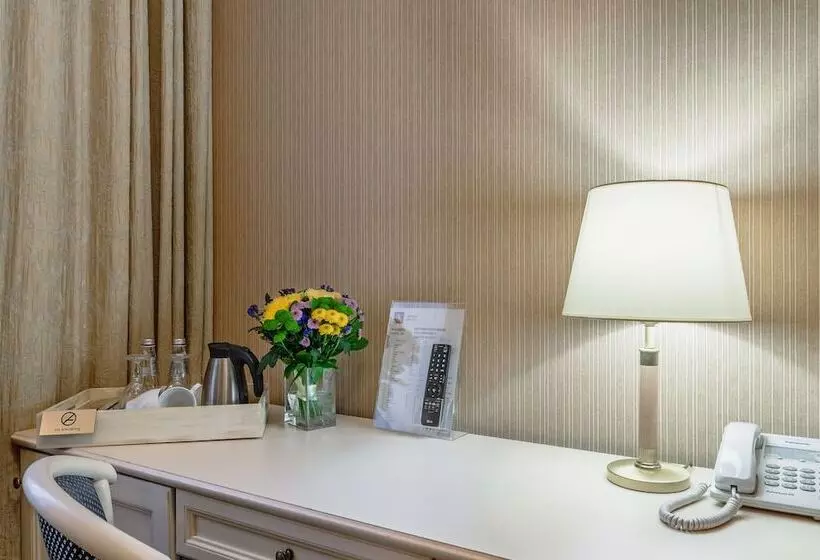 Comfort-huone, Aston