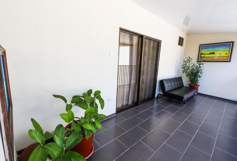 デラックストリプルルーム, Flor Blanca