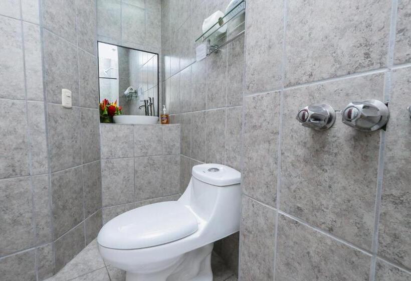 デラックストリプルルーム, Flor Blanca