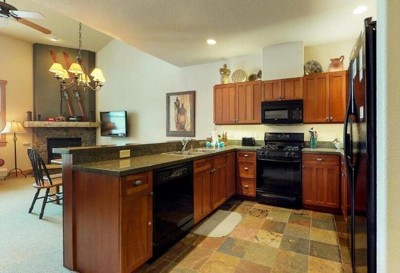 3ベッドルームアパートメント, River Run Village