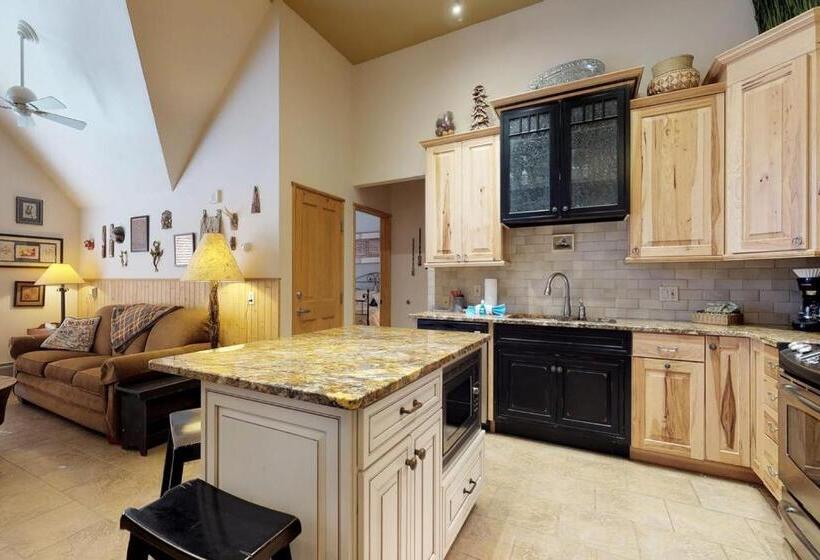 3ベッドルームアパートメント, River Run Village