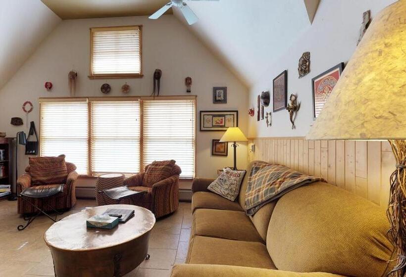 3ベッドルームアパートメント, River Run Village