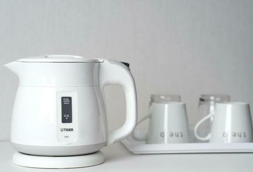 غرفة قياسية, The B Hakata