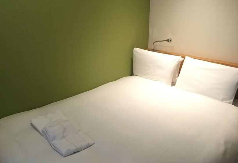 غرفة قياسية, The B Hakata