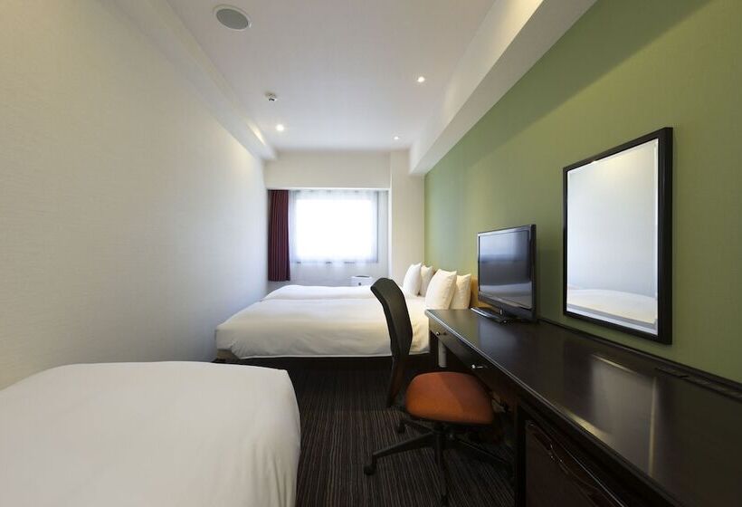 غرفة قياسية ثلاثية, The B Hakata