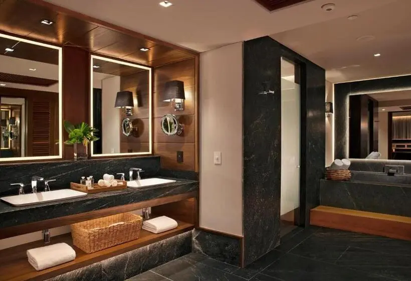 スイート, Impression Moxché by Secrets - Adults Only
