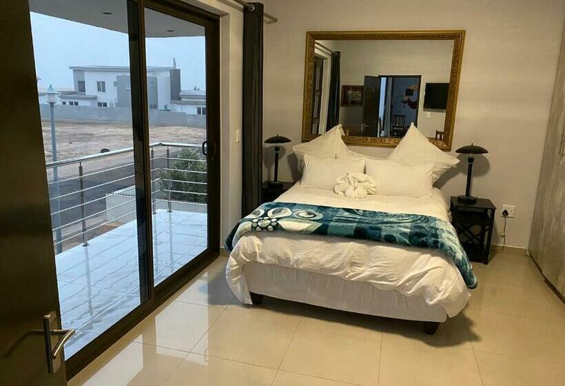 اتاق لوکس با بالکن و چشمانداز دریا, Mukulela