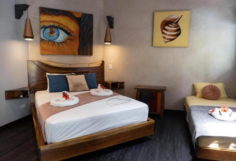 غرفة قياسية ثلاثية مطلة علي حمام السباحة, Faremiti Uvita