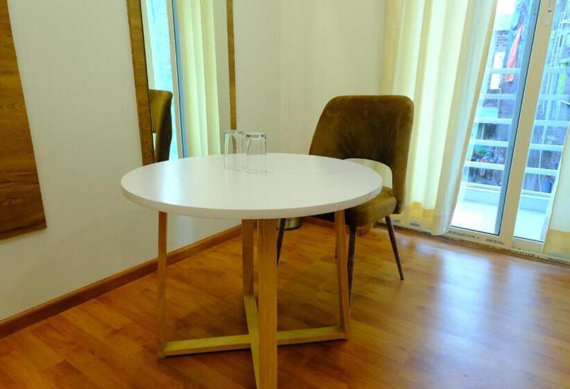 キングサイズベッドのデラックスルーム, Girija Sunrise