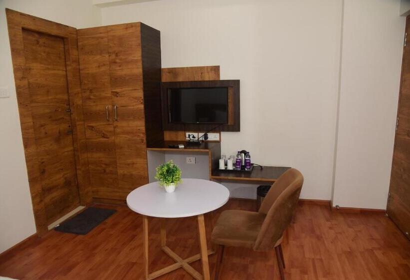 キングサイズベッドのデラックスルーム, Girija Sunrise