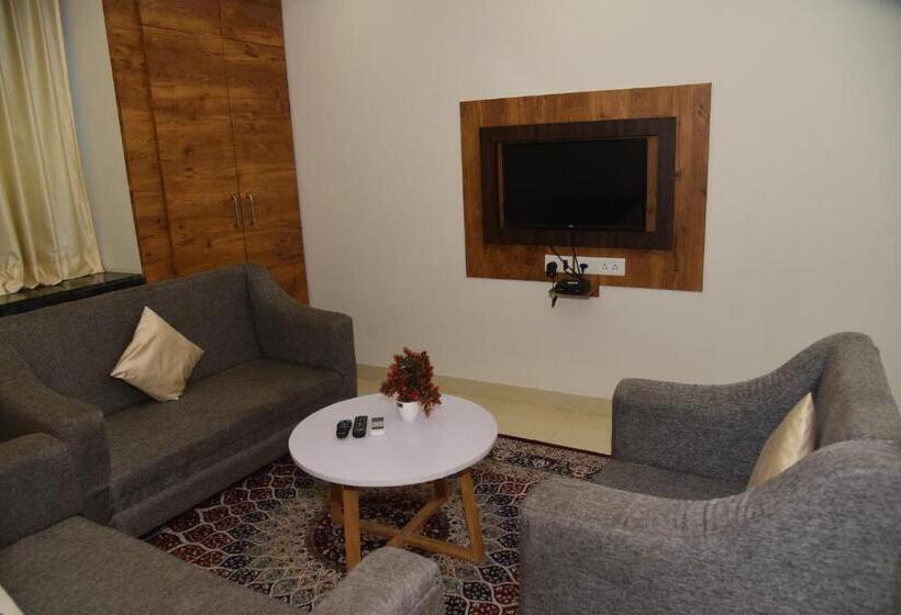 バルコニー付スイート, Girija Sunrise