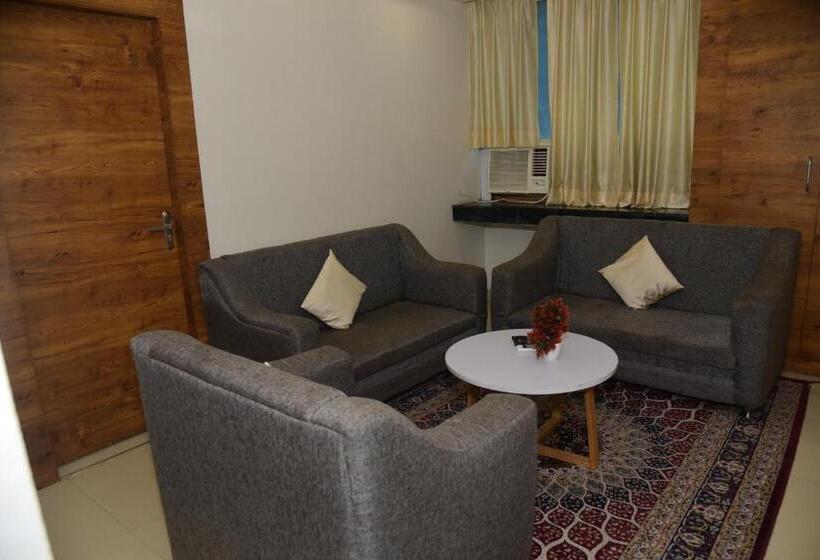 バルコニー付スイート, Girija Sunrise