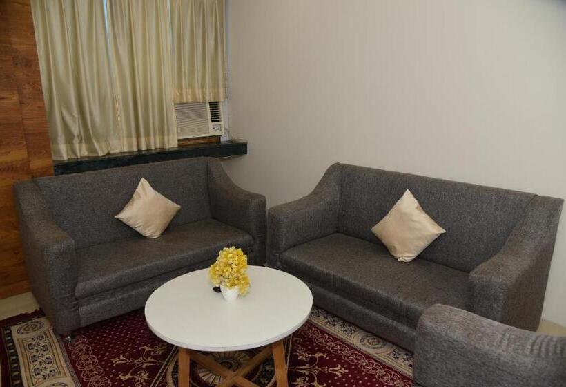 バルコニー付スイート, Girija Sunrise