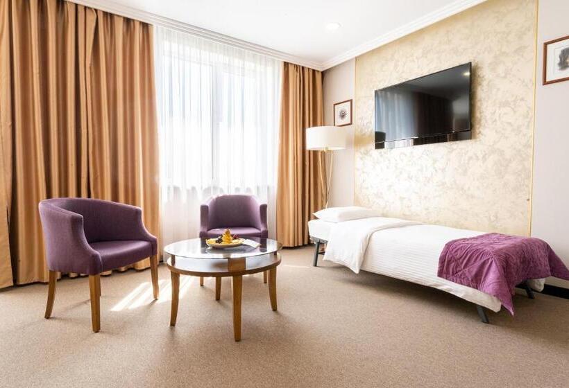 سوئیت با تخت بزرگ, Reikartz Sky Almaty