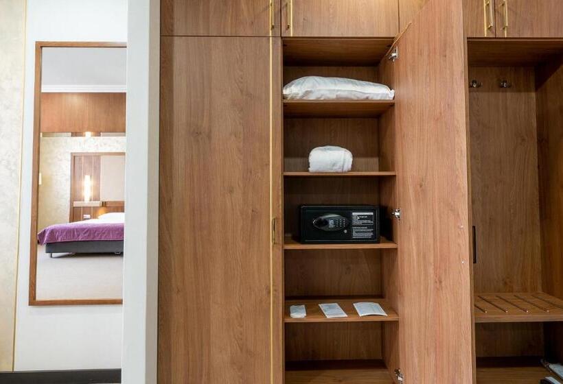 سوئیت با تخت بزرگ, Reikartz Sky Almaty