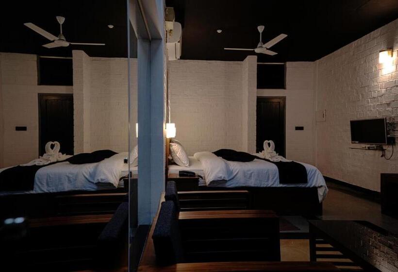 اتاق لوکس با بالکن, S River Resorts