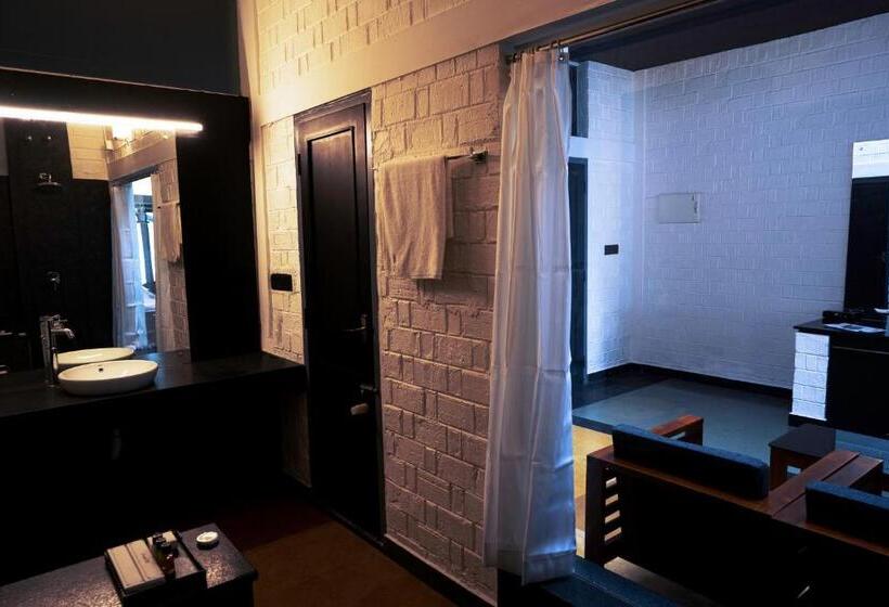 اتاق لوکس با بالکن, S River Resorts