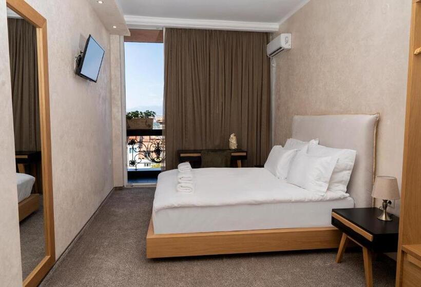 デラックスルーム, City Petrich