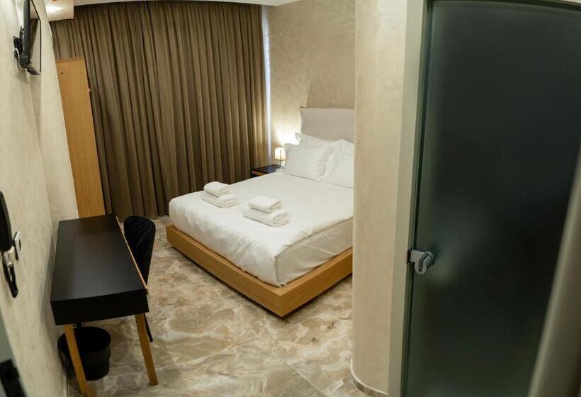 Номер Deluxe, City Petrich