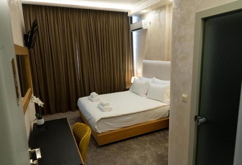 デラックスルーム, City Petrich