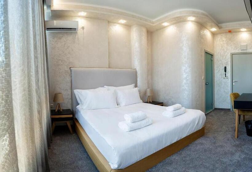Номер Deluxe, City Petrich