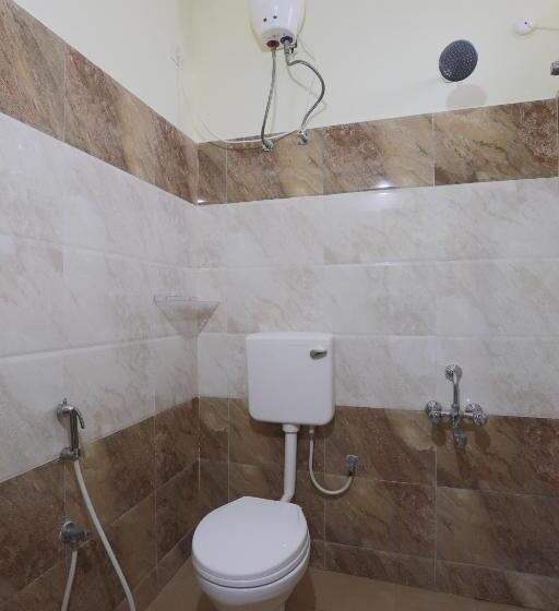 Deluxe Room, Green Tree Hotel Near Vfs Global And Ramee Mall