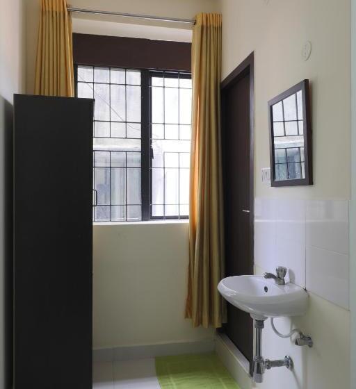 Standard Single Room, Green Tree Hotel Near Vfs Global And Ramee Mall