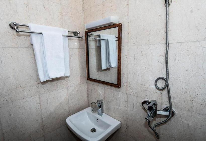 اتاق استاندارد یک نفره, Isis Hôtel