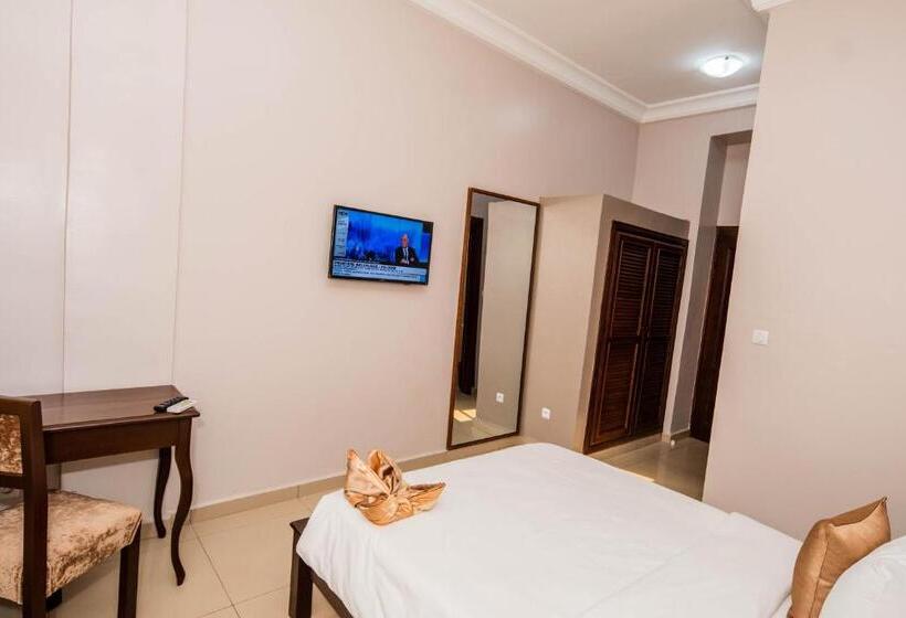 اتاق خانوادگی, Isis Hôtel