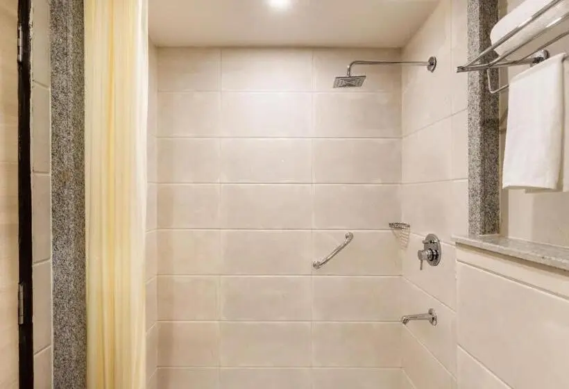 Deluxe-huone King-vuode, Red Fox By Lemon Tree Hotels, Neelkanth