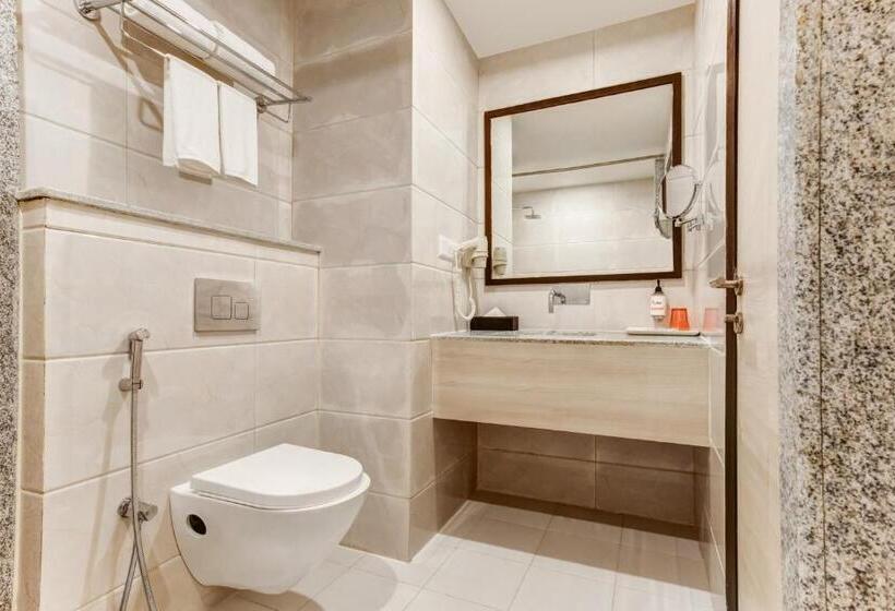 Номер Deluxe Кровать Кинг, Red Fox By Lemon Tree Hotels, Neelkanth