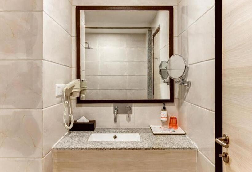 חדר דחוקס עם מיטת קינג, Red Fox By Lemon Tree Hotels, Neelkanth