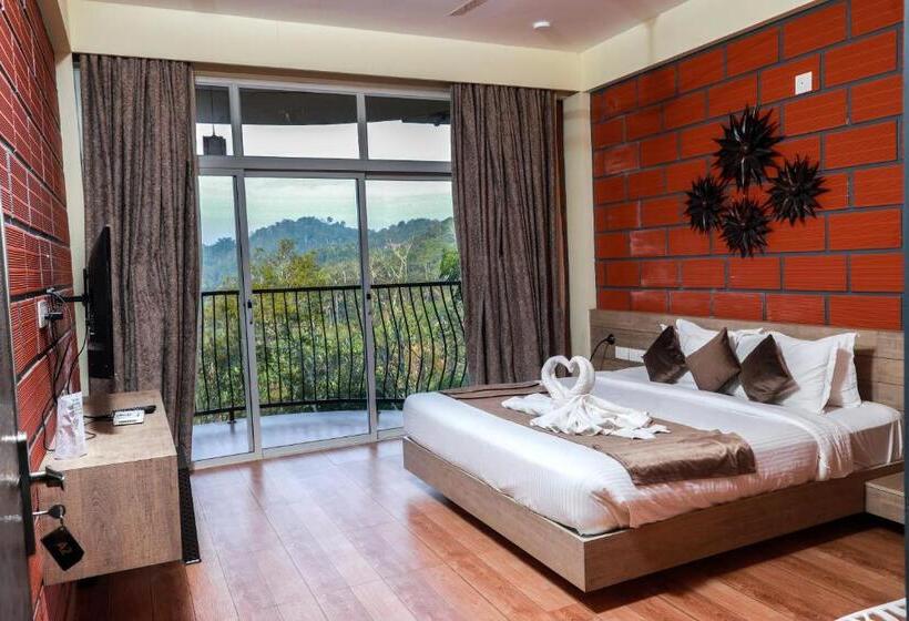 غرفة قياسية مطلّة علي حمام السباحة, Serene Crest Resort