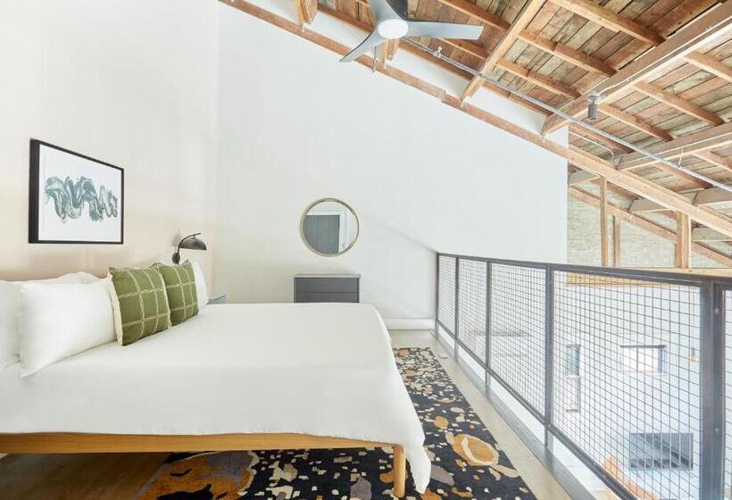 Номер Стандарт, Sonder Antiques Warehouse