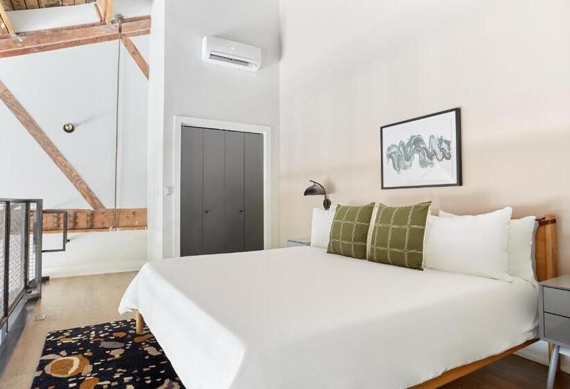 Номер Стандарт, Sonder Antiques Warehouse