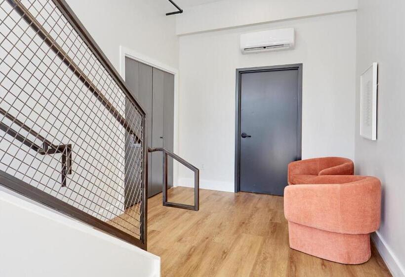 Номер Стандарт, Sonder Antiques Warehouse