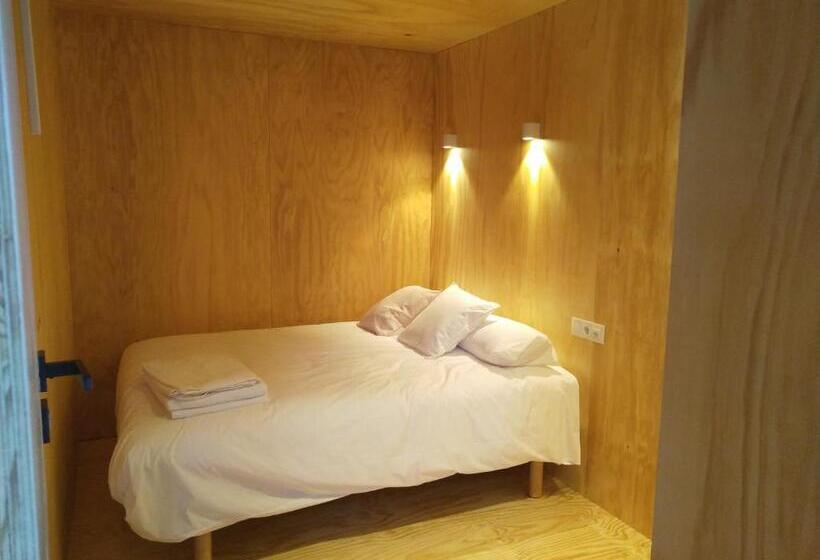 غرفة قياسية, Area Surf House