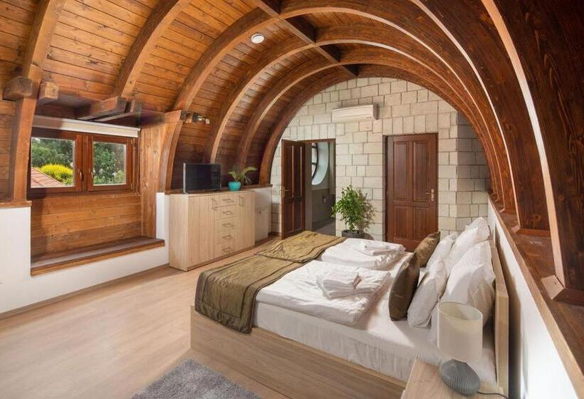 חדר משפחתי דלוקס, Furmint Ház