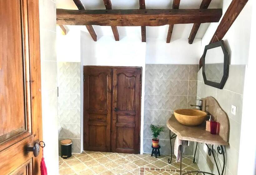 חדר סטנדרט עם מיטת קינג, La Bergerie Des Amandiers Chambres Et Table D Hôtes