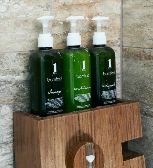 استودیوی استاندارد, 1 Hotel Nashville