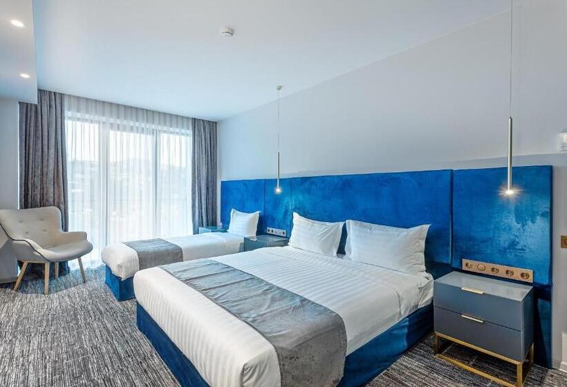 اتاق لوکس با تخت بزرگ, Ramada By Wyndham Tbilisi Old City
