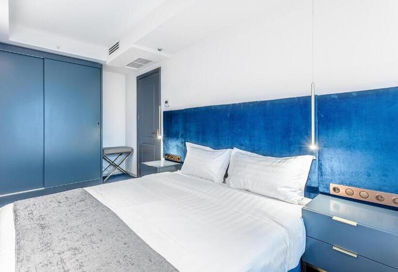 اتاق استاندارد با تخت بزرگ, Ramada By Wyndham Tbilisi Old City