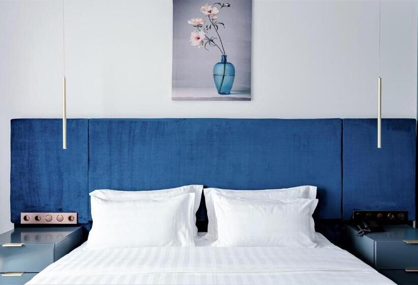 اتاق استاندارد با تخت بزرگ, Ramada By Wyndham Tbilisi Old City