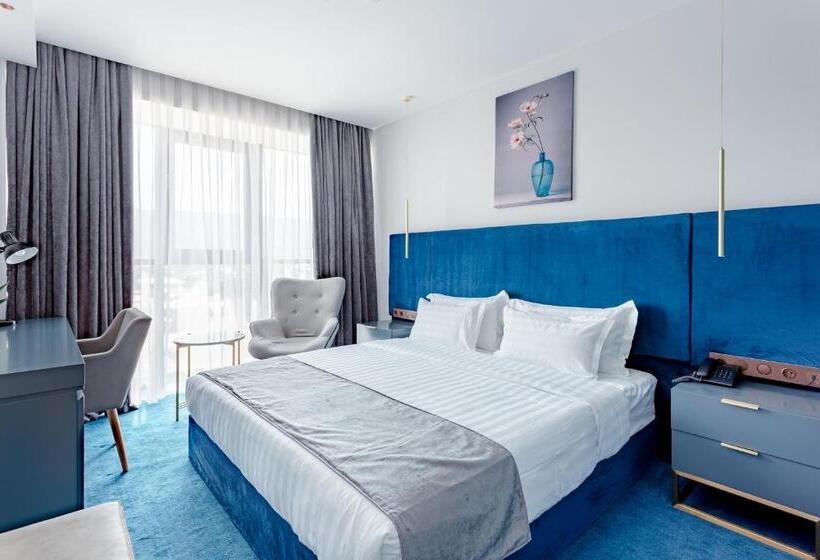 اتاق استاندارد با تخت بزرگ, Ramada By Wyndham Tbilisi Old City