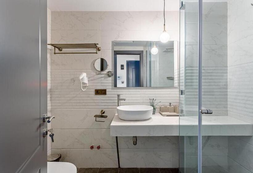 اتاق استاندارد با بالکن, Ramada By Wyndham Tbilisi Old City