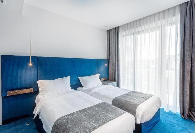 اتاق استاندارد با بالکن, Ramada By Wyndham Tbilisi Old City