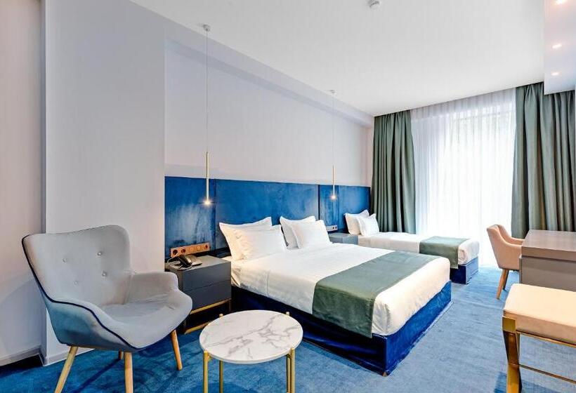 اتاق استاندارد با تخت بزرگ برای معلولان, Ramada By Wyndham Tbilisi Old City